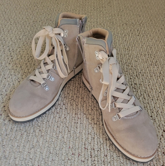 Universal Thread grey boots - Picture 1 of 7